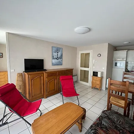 2 Etoiles Avec Balcon A 100m De La Plage, Centre-ville Des Sables D'olonne - Fr-1-197-205