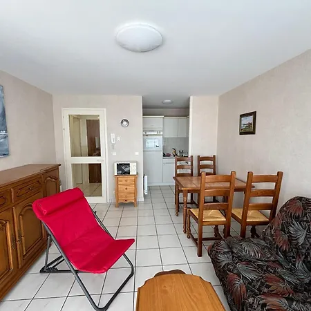 2 Etoiles Avec Balcon A 100m De La Plage, Centre-ville Des Sables D'olonne - Fr-1-197-205 *