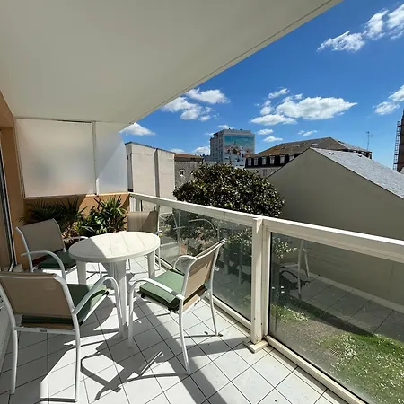 Apartment 2 Etoiles Avec Balcon A 100m De La Plage, Centre-ville Des Sables D'olonne *