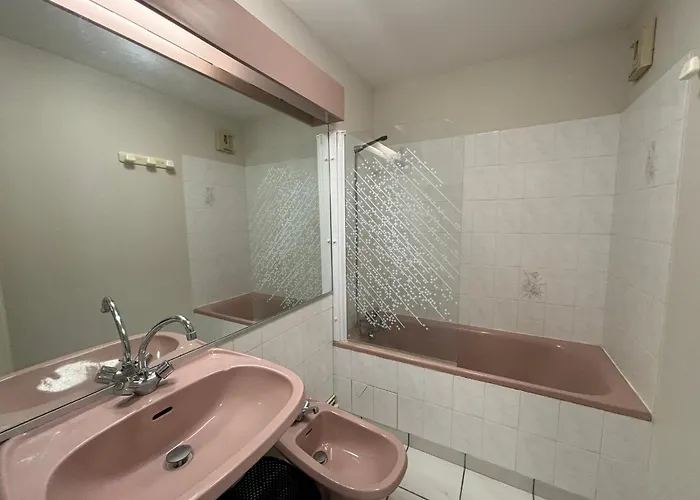 2 Etoiles Avec Balcon A 100m De La Plage, Centre-ville Des Sables D'olonne - Fr-1-197-205 Apartmán *