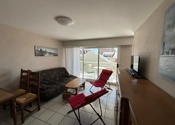 2 Etoiles Avec Balcon A 100m De La Plage, Centre-ville Des Sables D'olonne - Fr-1-197-205 Les Sables-dʼOlonne